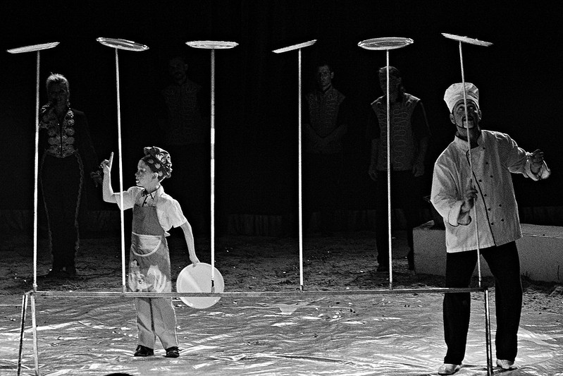 the plates spinning at the Circus, Miroslav Polča, Public domain